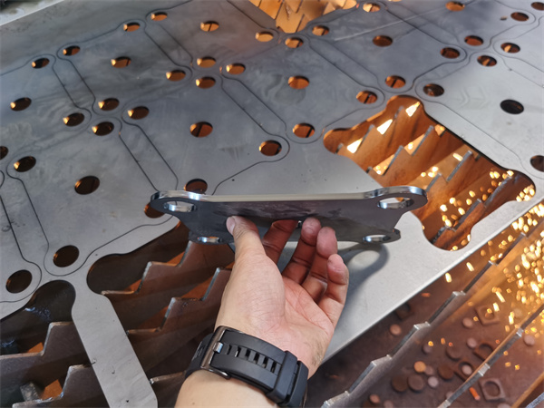 大功率數(shù)控激光切割機 大功率數(shù)控激光切割機