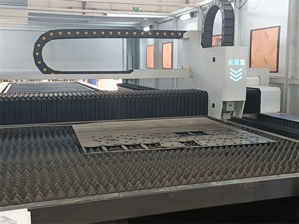 數(shù)控光纖激光切割機